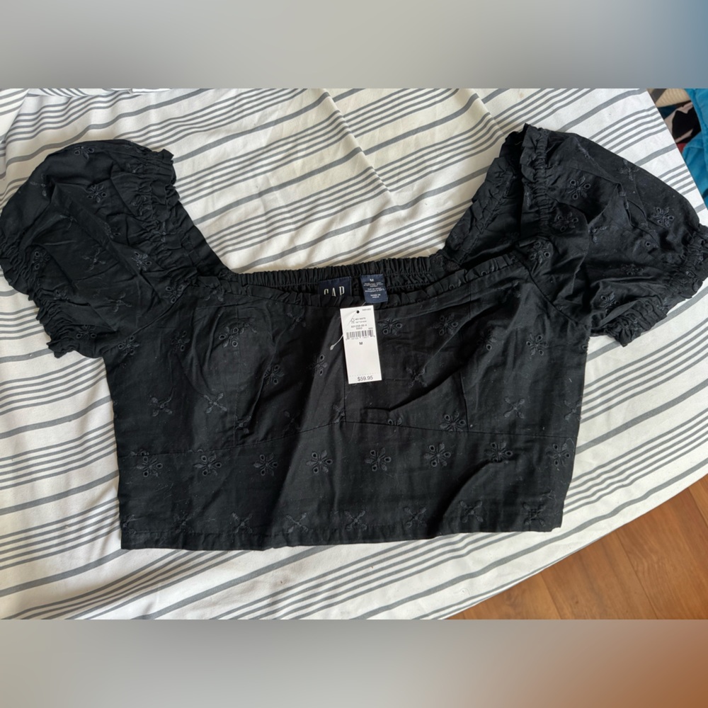Gap black crop top size M